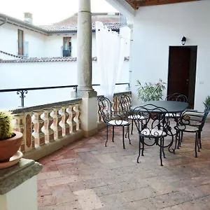 Maghetti - Modernized Flat In Historic Palazzo In The Center Of Appartement Luino
